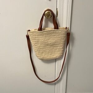 Convertible straw bag, handles or shoulder strap. Smooth weave and open top.